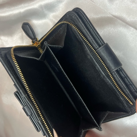 RARE Prada Black Vitello Move Compact Wallet - Picture 7 of 8